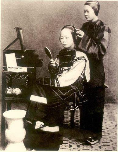 1860-1870ϷŮױʱŮӳԺԲ٣࣬ϺһѾµСľᡣ